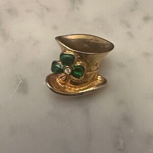Avon Gold Tone Hat Brooch with Green Clover